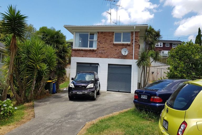 Photo of property in 2/10 Ayton Drive, Totara Vale, Auckland, 0629