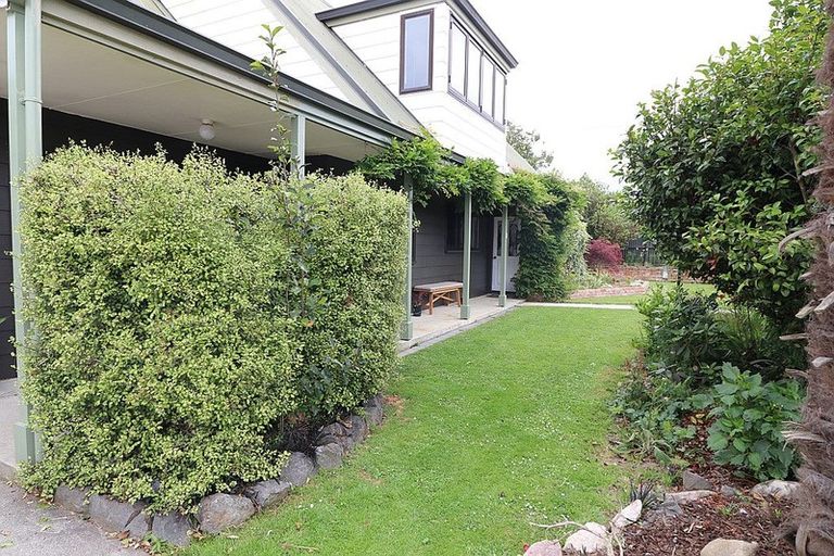 Photo of property in 21 Abercrombie Street, Milton, 9220