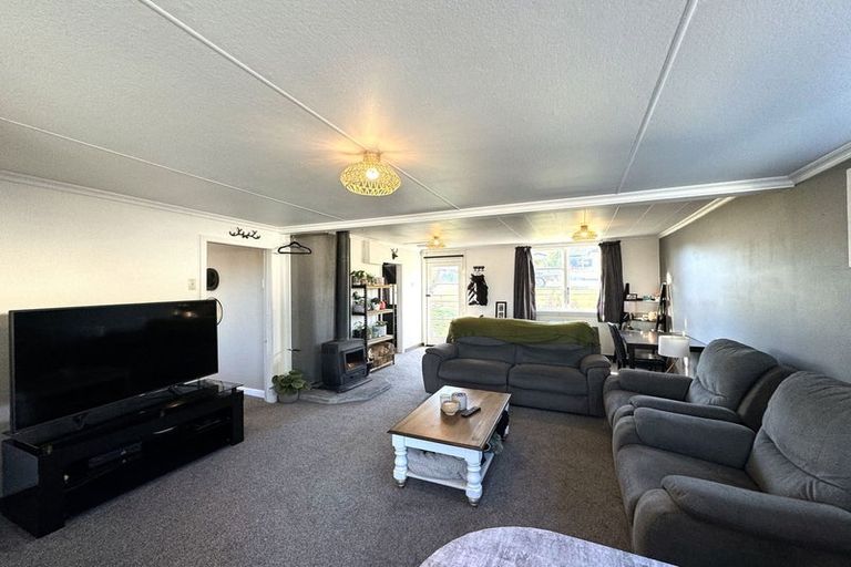 Photo of property in 59 Salcombe Street, Kaitangata, 9210