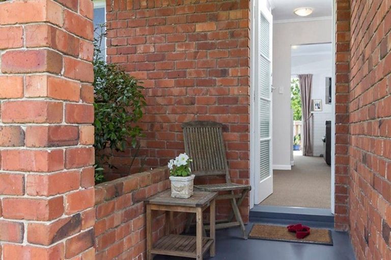 Photo of property in 60 Uxbridge Road, Mellons Bay, Auckland, 2014