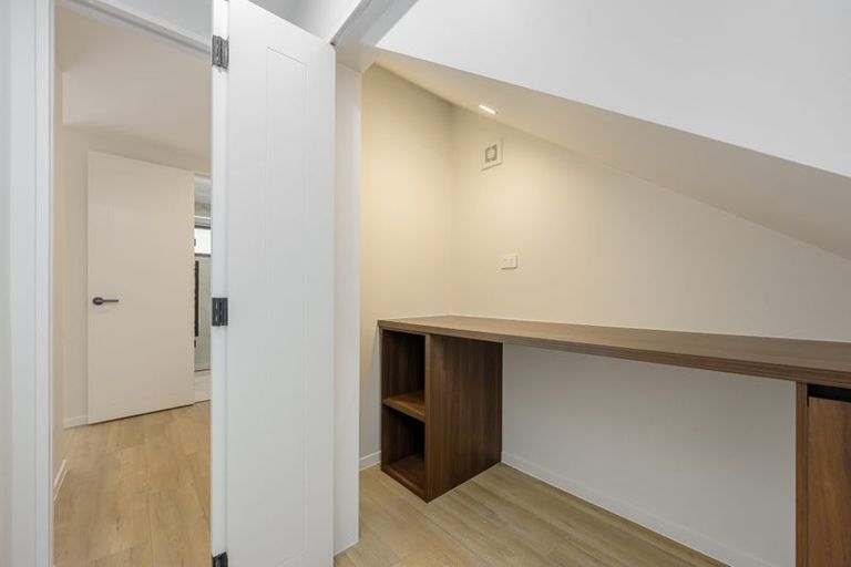 Photo of property in 9c Catalina Crescent, Forrest Hill, Auckland, 0620