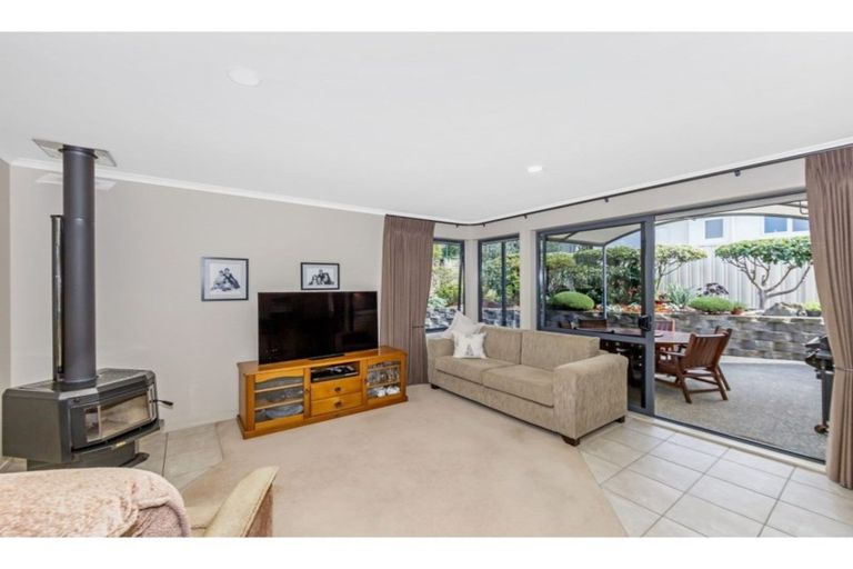 Photo of property in 66 Grovenor Drive, Orewa, 0931