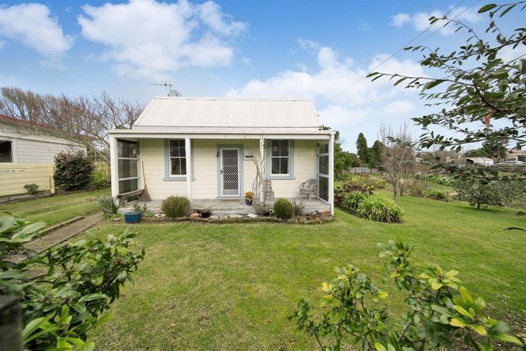 Photo of property in 72 Terou Street, Manaia, 4612