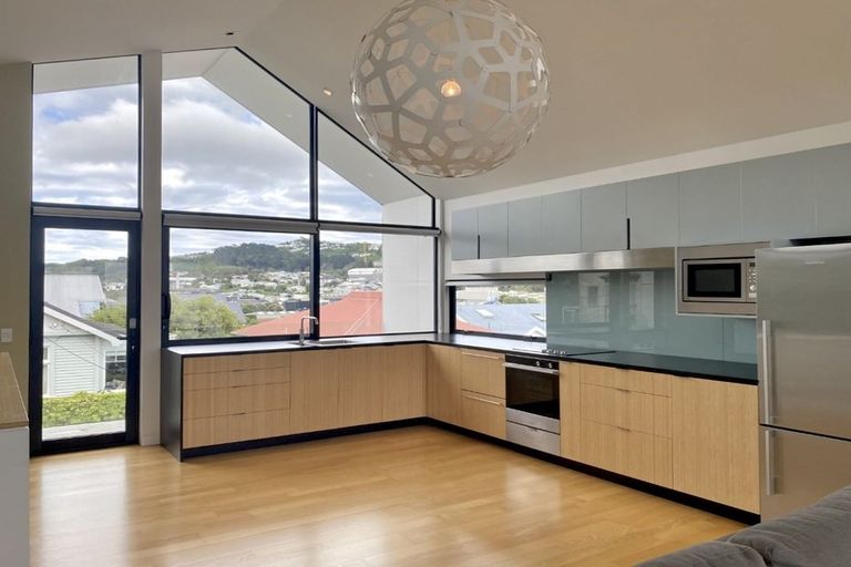 Photo of property in 76 Brougham Street, Mount Victoria, Wellington, 6011