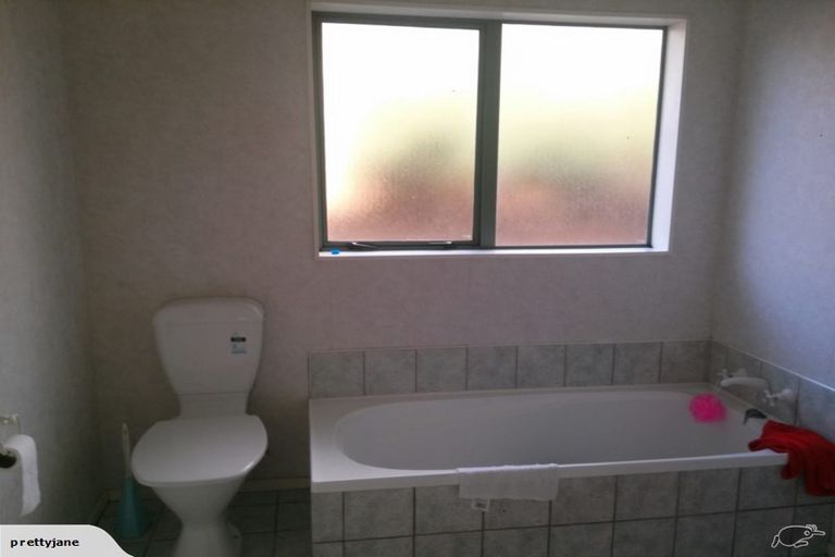 Photo of property in 1/28 Bernie Edwards Place, Botany Downs, Auckland, 2010