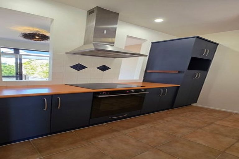 Photo of property in 11/2 Armoy Drive, East Tamaki, Auckland, 2016