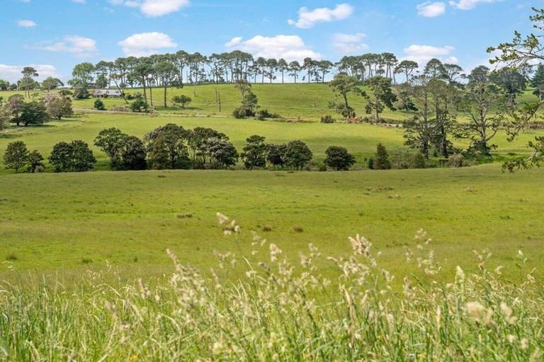 Photo of property in 522 Wainui Road, Wainui, Silverdale, 0992