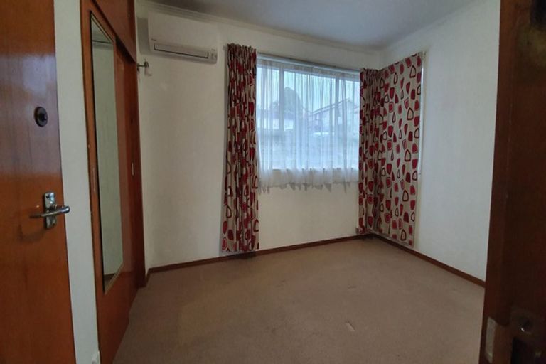 Photo of property in 34 Chislehurst Street, Henderson, Auckland, 0612