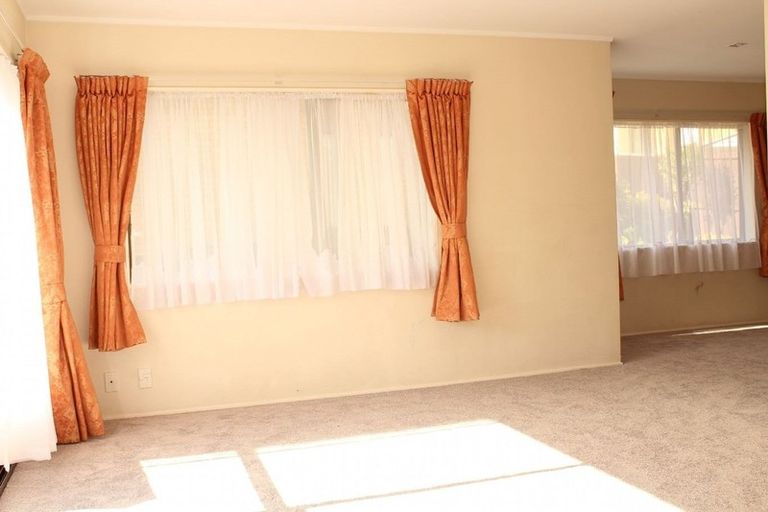Photo of property in 2/79 Aberfeldy Avenue, Highland Park, Auckland, 2010