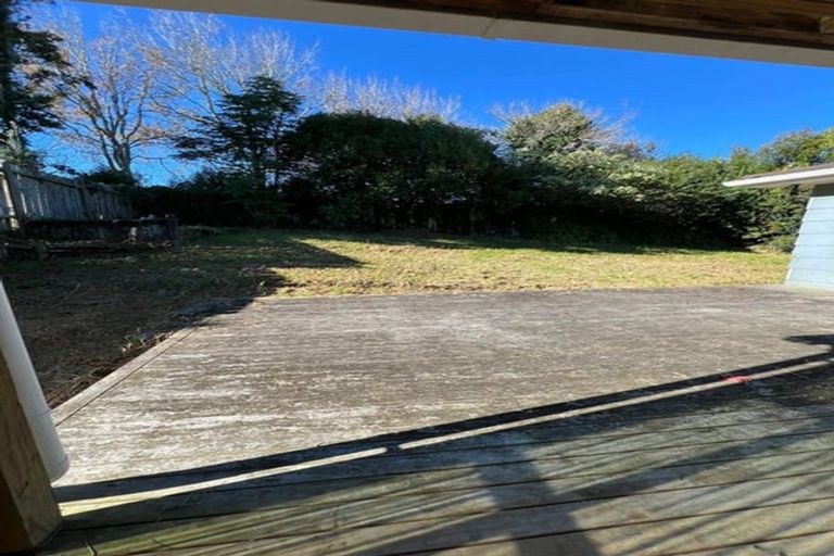 Photo of property in 28 Claverdon Drive, Massey, Auckland, 0614