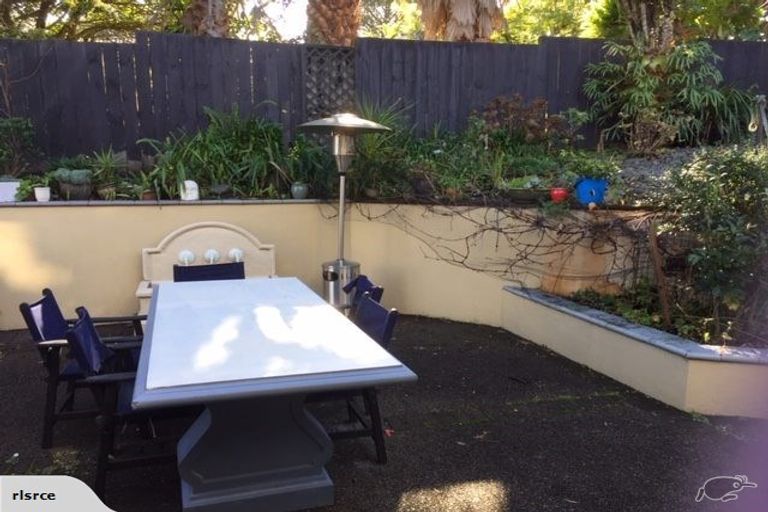 Photo of property in 19 Oakford Park Crescent, Greenhithe, Auckland, 0632