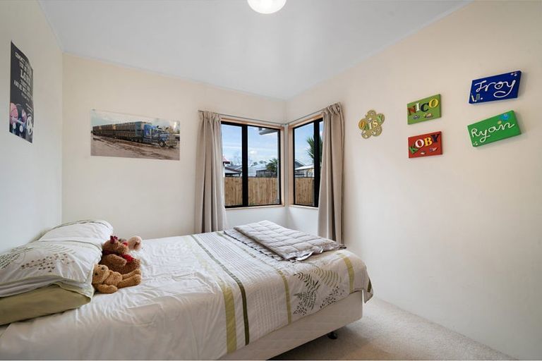 Photo of property in 1/24 Blacklock Avenue, Henderson, Auckland, 0612