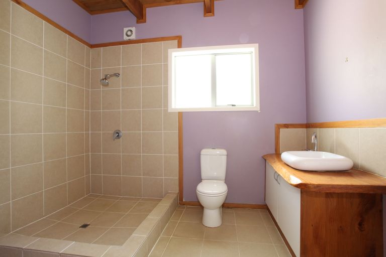 Photo of property in 14b Main Road, Raglan, 3225