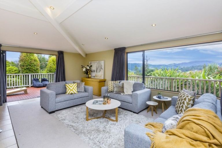 Photo of property in 22 Mount Marua Way, Timberlea, Upper Hutt, 5018
