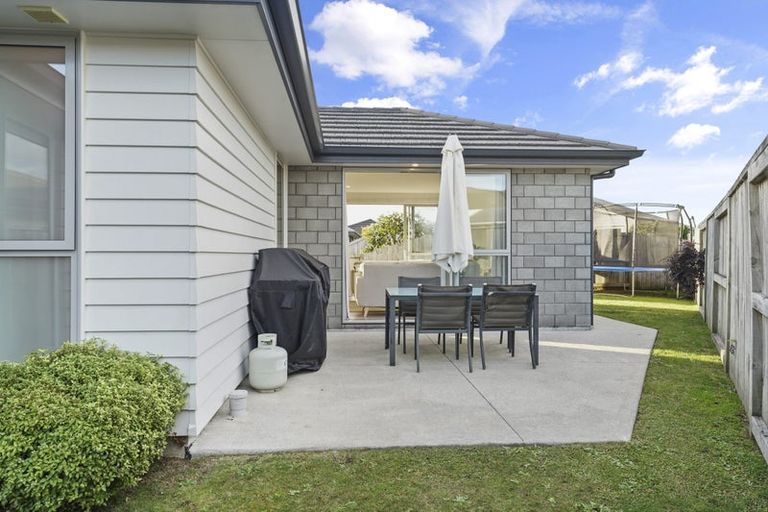 Photo of property in 37 Kahuparere Crescent, Pyes Pa, Tauranga, 3112