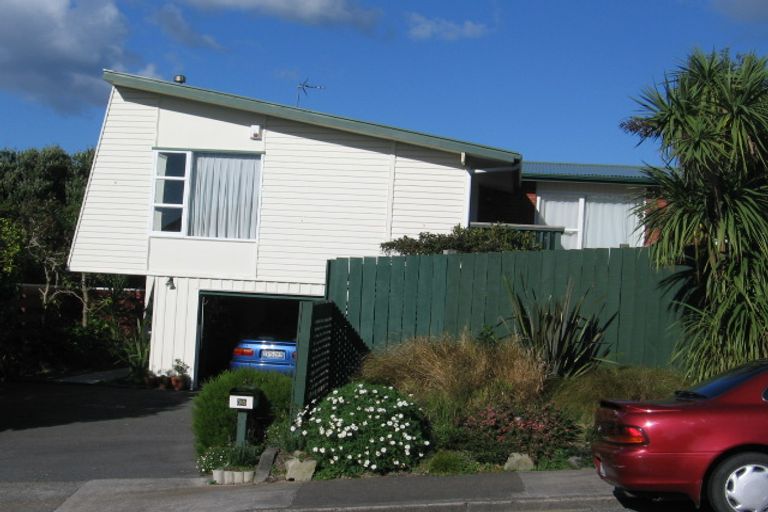 Photo of property in 35 Churton Drive, Churton Park, Wellington, 6037