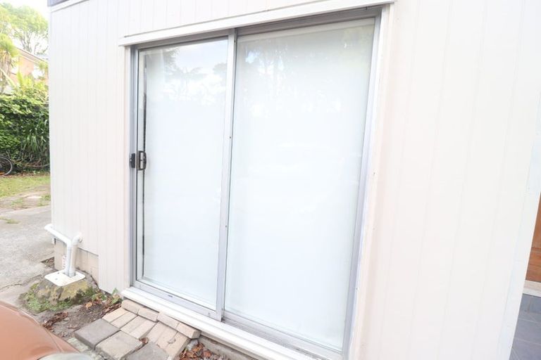 Photo of property in 4 Teviot Place, Totara Vale, Auckland, 0629