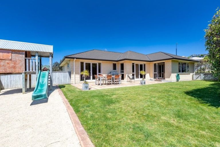 Photo of property in 12 Tararua Close, Aotea, Porirua, 5024