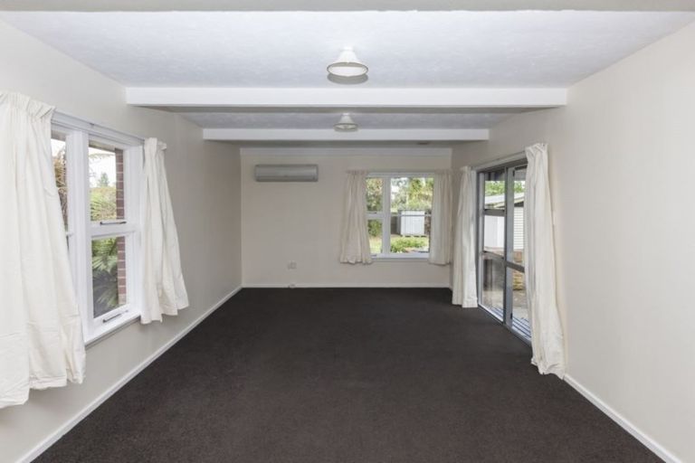 Photo of property in 37 Pembroke Street, Avondale, Christchurch, 8061