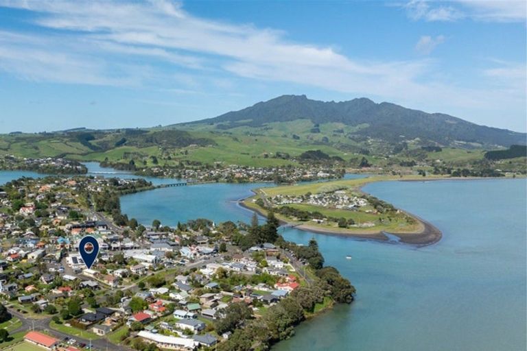 Photo of property in 17b Wallis Street, Raglan, 3225