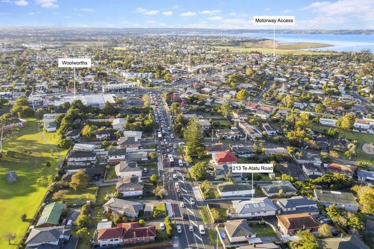 Photo of property in 213 Te Atatu Road, Te Atatu South, Auckland, 0610