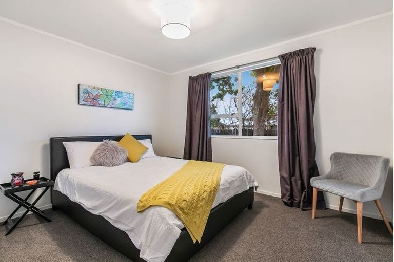 Photo of property in 2/13 Hamurana Place, Te Atatu Peninsula, Auckland, 0610