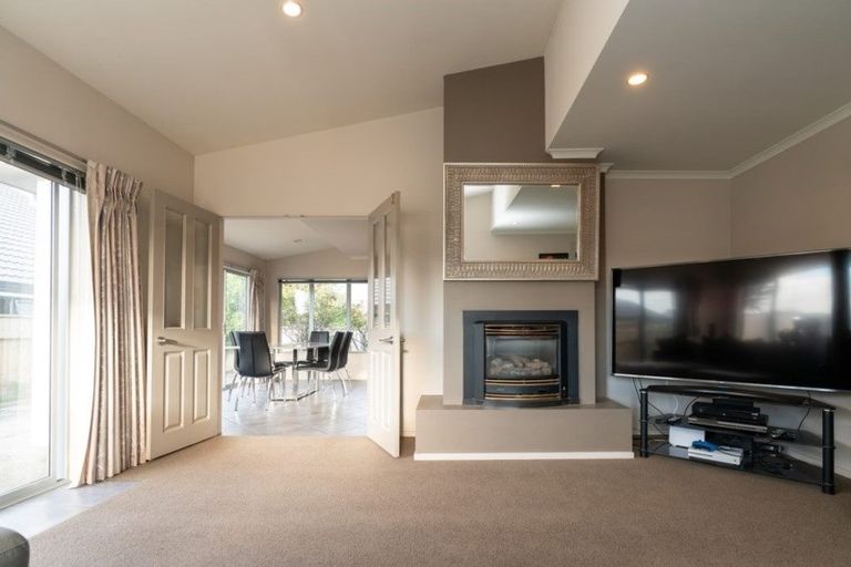 Photo of property in 19 San Priamo Place, Paraparaumu Beach, Paraparaumu, 5032