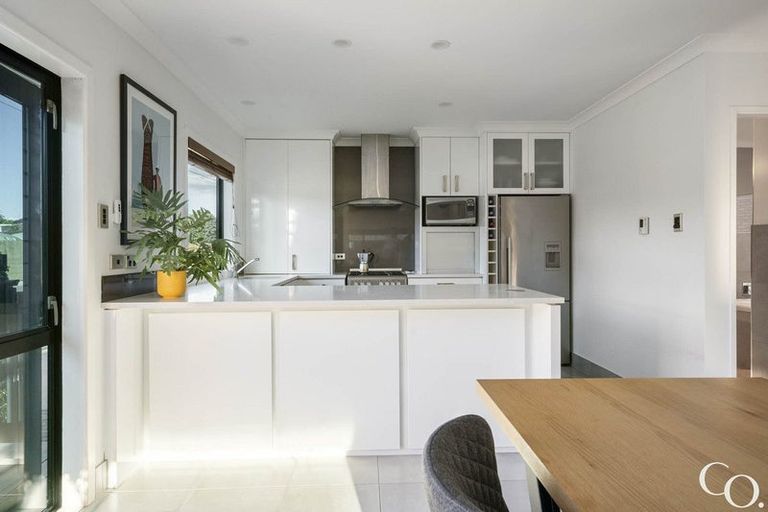 Photo of property in 48 Pitau Road, Mount Maunganui, 3116