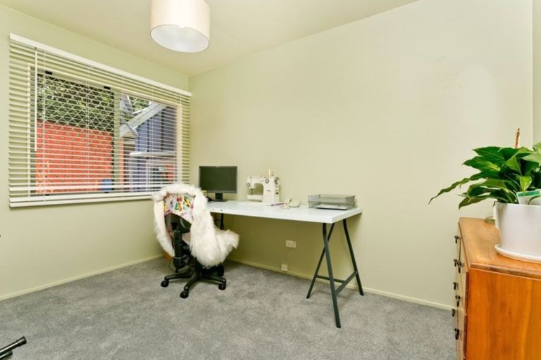 Photo of property in 3a Manon Crescent, Greenhithe, Auckland, 0632