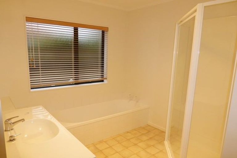 Photo of property in 11b Ross Crescent, Orewa, 0931