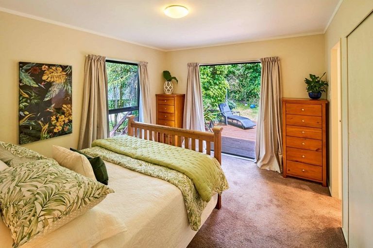 Photo of property in 9 Bushland Grove, Paparangi, Wellington, 6037