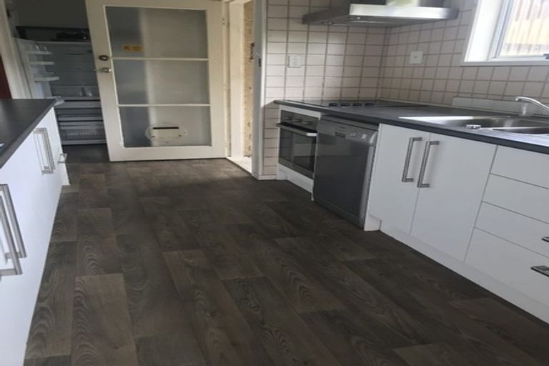 Photo of property in 22 Glen Road, Ranui, Auckland, 0612