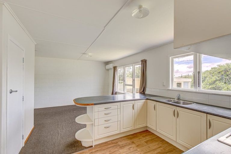 Photo of property in 115-117 Sievers Grove, Cannons Creek, Porirua, 5024