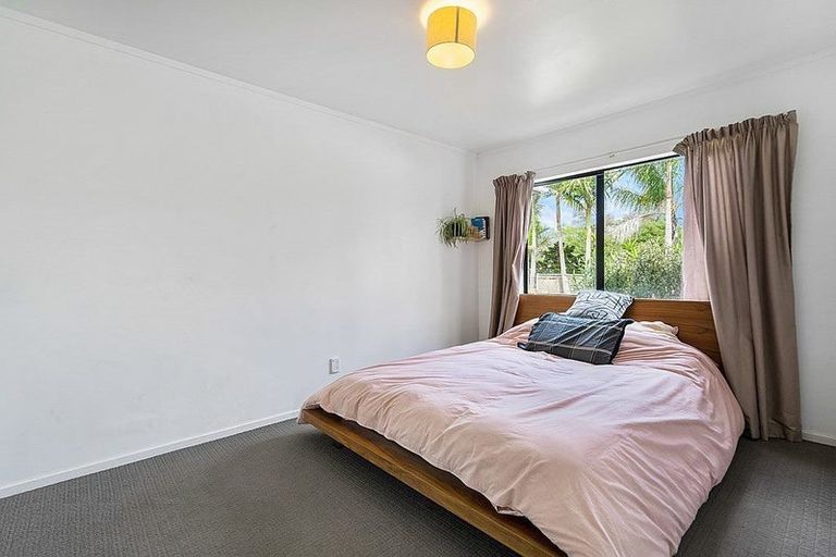 Photo of property in 126 Moire Road, West Harbour, Auckland, 0618