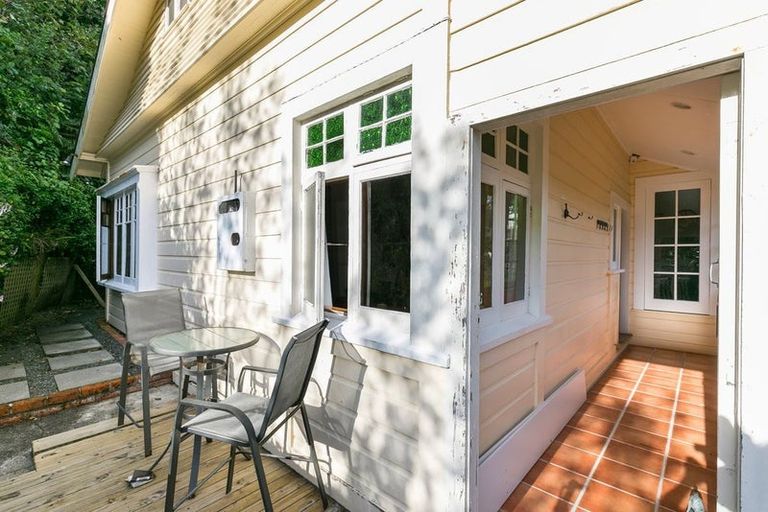 Photo of property in 6 Governor Road, Northland, Wellington, 6012