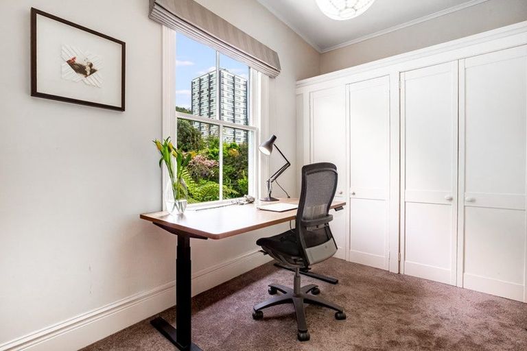 Photo of property in 12 Tinakori Road, Thorndon, Wellington, 6011