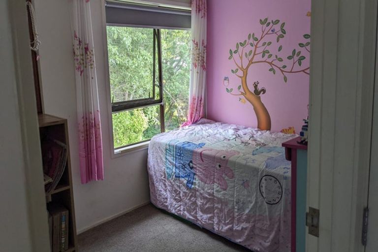 Photo of property in 2/74 Ayton Drive, Totara Vale, Auckland, 0629