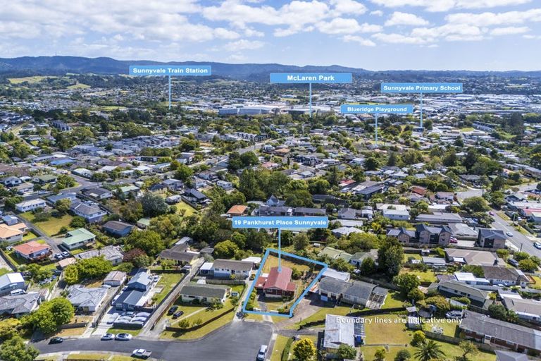 Photo of property in 19 Pankhurst Place, Sunnyvale, Auckland, 0612