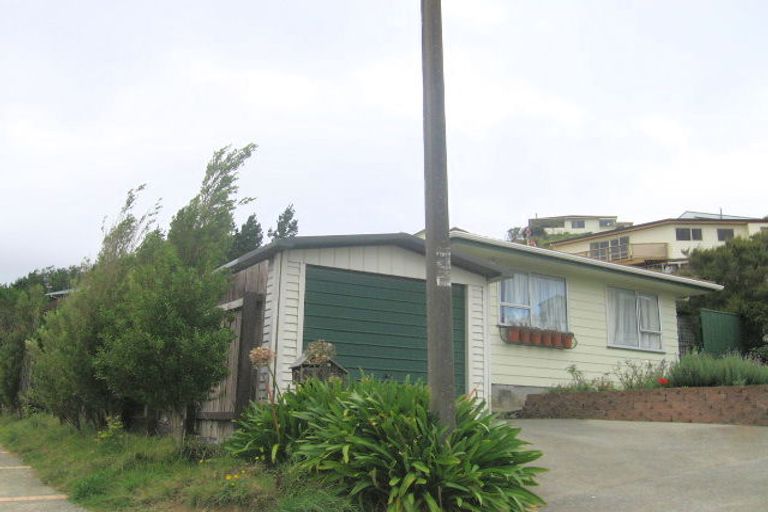 Photo of property in 16 Buccaneer Place, Grenada Village, Wellington, 6037