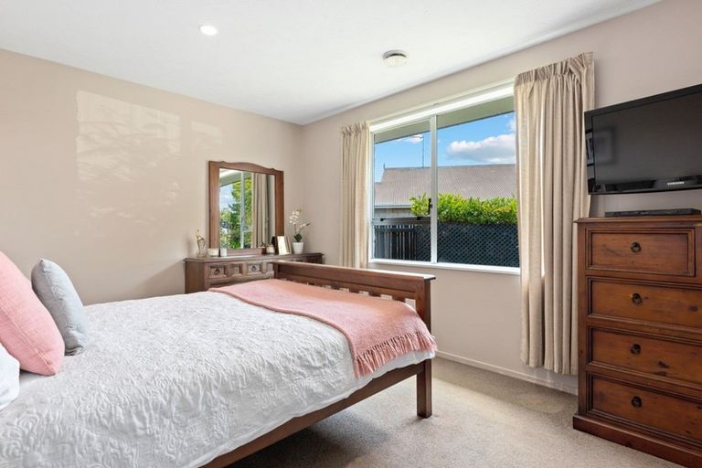Photo of property in 52 Solomon Avenue, Redwood, Christchurch, 8051