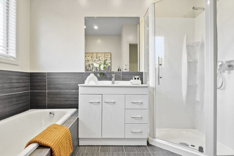 Photo of property in 213 Te Atatu Road, Te Atatu South, Auckland, 0610