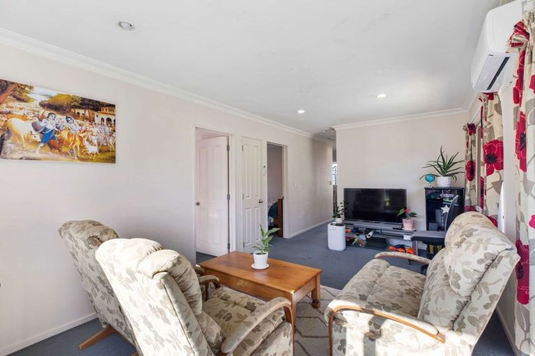 Photo of property in 16 Ewhurst Place, Goodwood Heights, Auckland, 2105