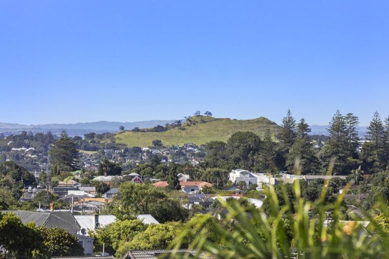 Photo of property in 61 Raurenga Avenue, Royal Oak, Auckland, 1023