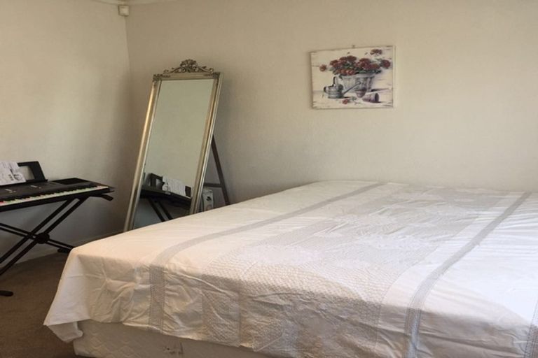 Photo of property in 9 Erica Road, Sunnynook, Auckland, 0620