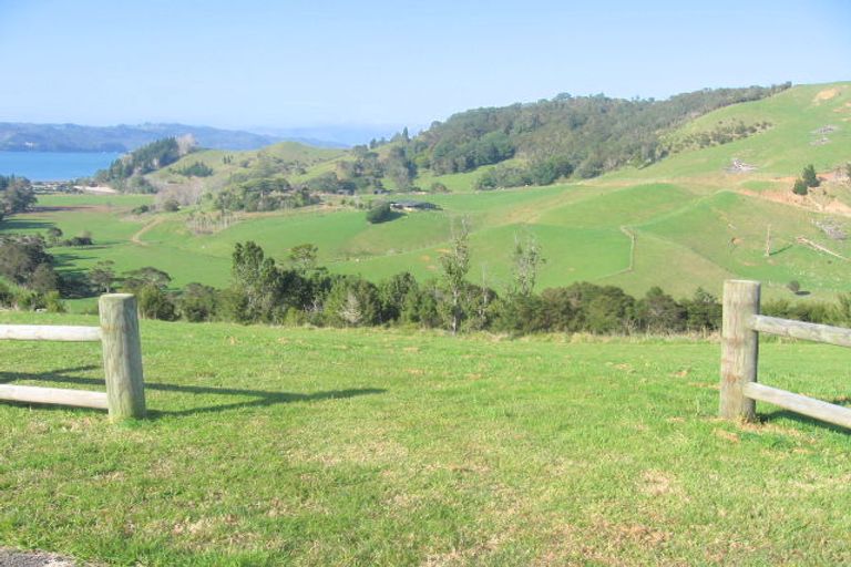 Photo of property in 14 Tironui Place, Whitianga, 3510