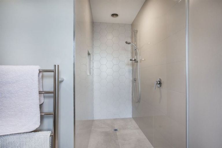 Photo of property in 2 Grace Cove, Aotea, Porirua, 5024