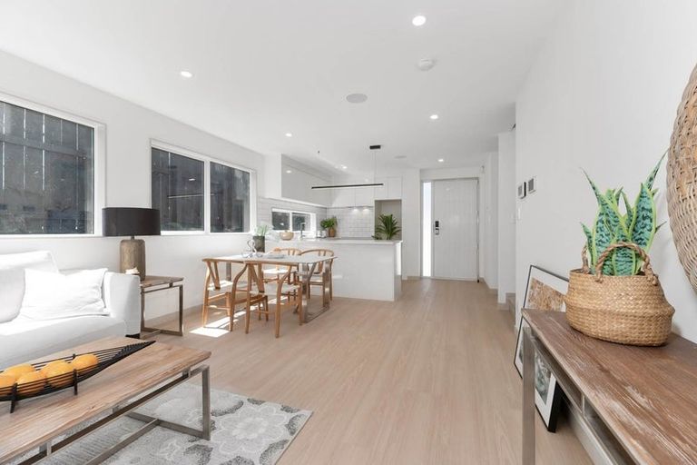 Photo of property in 2/66 Gardner Avenue, New Lynn, Auckland, 0600