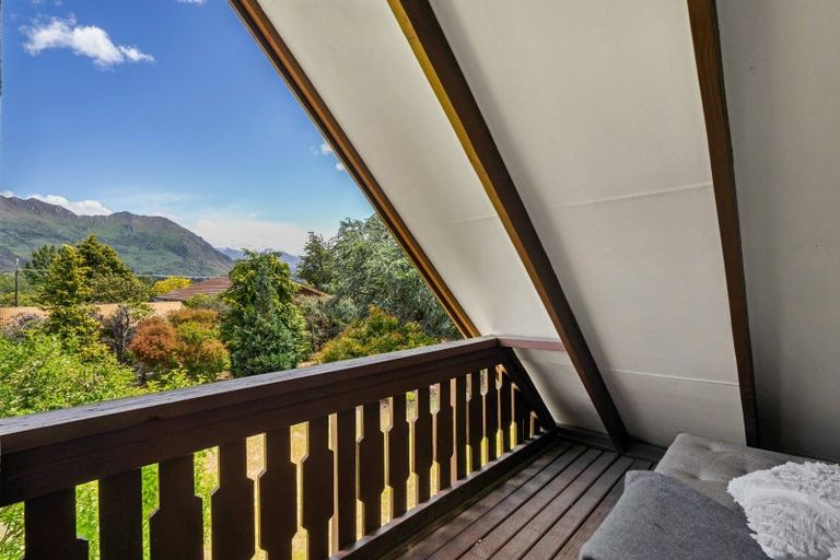 Photo of property in 197 Beacon Point Road, Wanaka, 9305