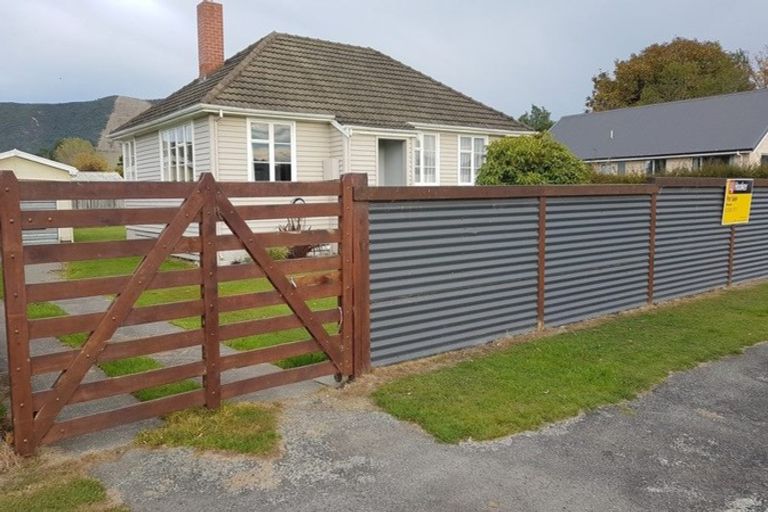 Photo of property in 11 Betten Street, Waimate, 7924