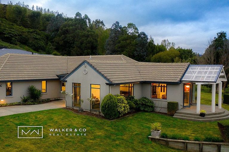 Photo of property in 8 Tuhua Lane, Brown Owl, Upper Hutt, 5018